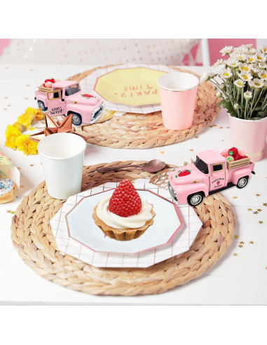 Decoración de Camión Vintage Teeloray con Fresas Falsas