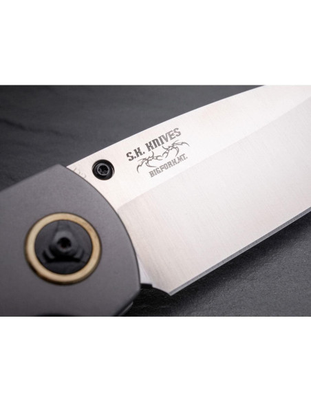 Cuchillo de bolsillo BKER PLUS Gulu Pro Titanio y Fibra de Carbono Cuchillo de bolsillo BKER PLUS Gulu Pro Titanio y Fibra de Carbono