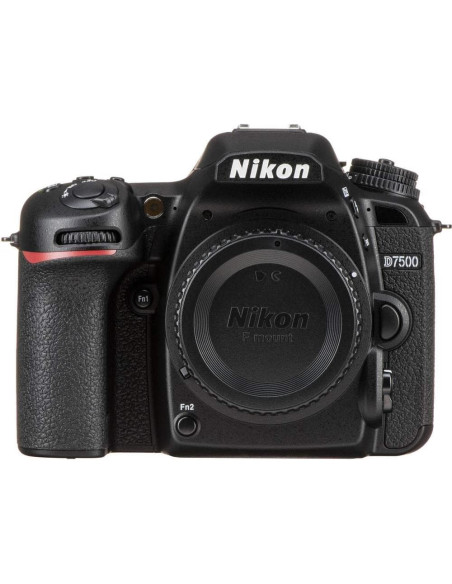 Cámara DSLR Nikon D7500 con Lentes 18-55mm y 70-300mm Cámara DSLR Nikon D7500 con Lentes 18-55mm y 70-300mm