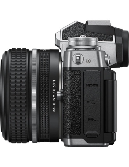 Cámara sin Espejo Nikon Z fc + Lente NIKKOR Z 28mm f/2.8 + Accesorios Cámara sin Espejo Nikon Z fc + Lente NIKKOR Z 28mm f/2.8 + Accesorios