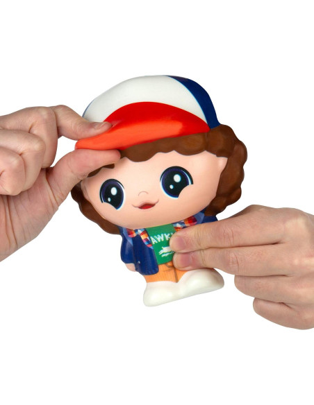 Figurita Squishy Stranger Things Dustin 13.4x12.2x16.2cm Figurita Squishy Stranger Things Dustin 13.4x12.2x16.2cm
