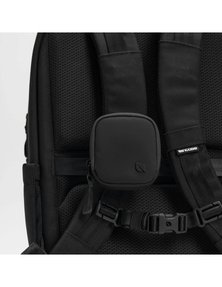 Funda Compacta A.R.C. Incase - Poliéster Reciclado, Negro Funda Compacta A.R.C. Incase - Poliéster Reciclado, Negro
