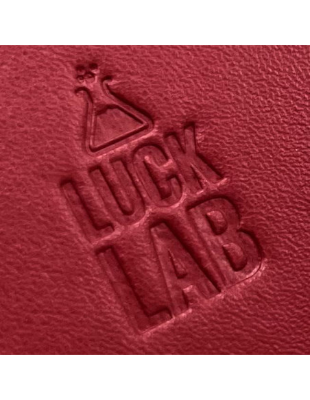 Estuche de Cartas de Póker Luck Lab Rojo Vino - Cierre Magnético Estuche de Cartas de Póker Luck Lab Rojo Vino - Cierre Magnético