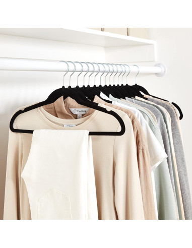 Perchas de Traje Antideslizantes Amazon Basics - Paquete de 30