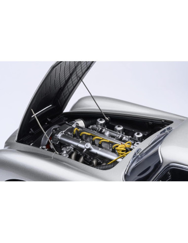 Modelo de Coche DB5 RHD Plata Abedul 1/18 Autoart 70287