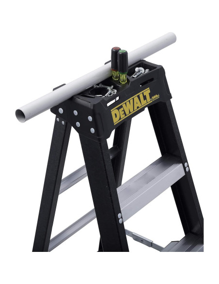 Escalera DeWalt de Fibra de Vidrio 4 Pies 300 kg DXL3010-04 Escalera DeWalt de Fibra de Vidrio 4 Pies 300 kg DXL3010-04