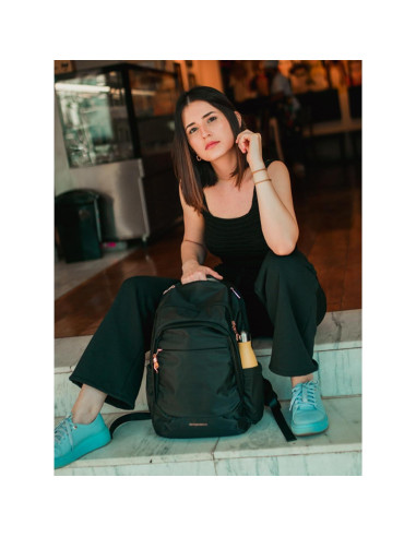 Mochila LIGHT FLIGHT 15.6" Negra Resistente al Agua