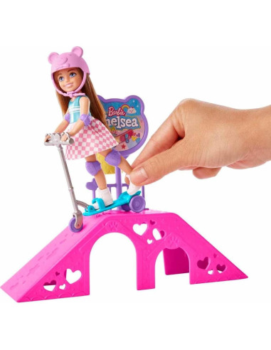 Muñeca Barbie Chelsea Parque de Patinaje con 2 Cachorros