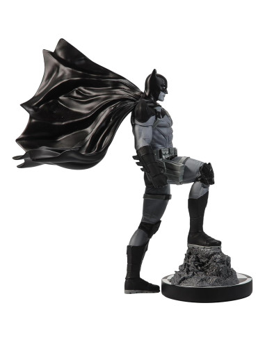 Estatua Batman Negro y Blanco McFarlane Toys 20.96 cm