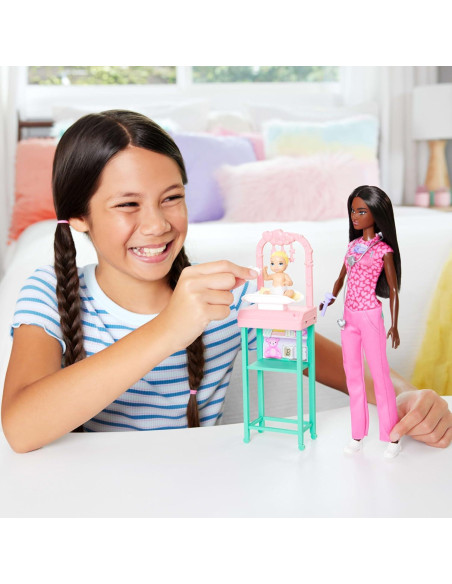 Barbie Bebé Doctor con Muñeca Morena y Accesorios Barbie Bebé Doctor con Muñeca Morena y Accesorios