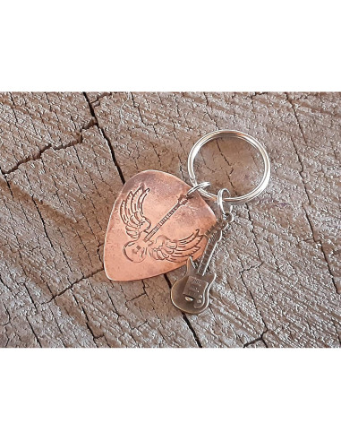 Llavero pua guitarra cobre artesanal 3.3x3.0 cm