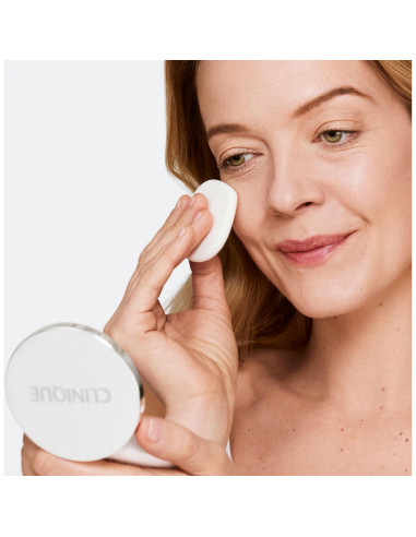 Base de Maquillaje Clinique Beyond Perfecting 77g - Color AA Duna
