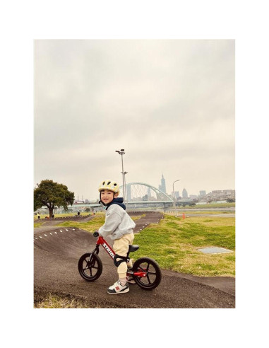 Bicicleta de Equilibrio Strider 12" Roja para Niños 1-4 Años