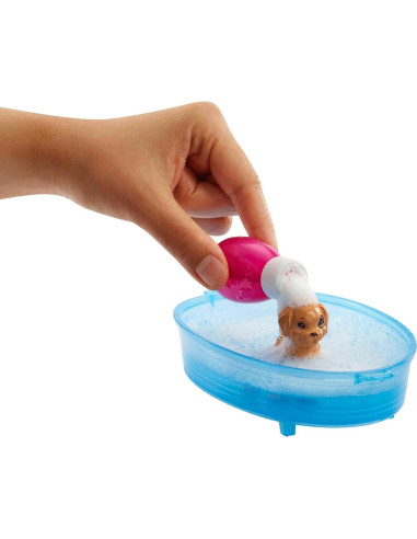 Muñeca Barbie con 3 cachorros y set de baño - Mattel