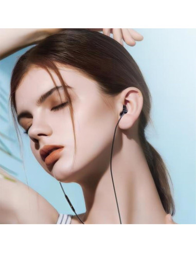 Auriculares Intrauditivos USB-C AKG con Micrófono y Control