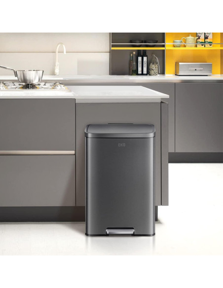 Cubo de Basura EKO Madison 50L Negro Mate con Tapa a Pedal Cubo de Basura EKO Madison 50L Negro Mate con Tapa a Pedal