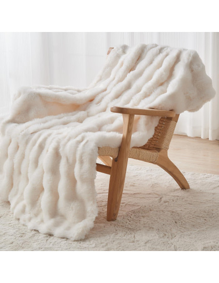 Manta de Piel Sintética Lotus Karen 127x152 cm Crema Blanco Manta de Piel Sintética Lotus Karen 127x152 cm Crema Blanco