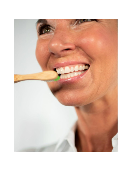 Cepillos de dientes de bambú WooBamboo - Mango delgado - 4 unidades Cepillos de dientes de bambú WooBamboo - Mango delgado - 4 unidades