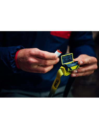 Linterna Frontal PETZL Tikka CORE 450 Lúmenes Recargable Azul