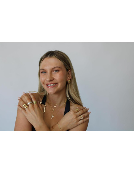 Collar Minimalista con Colgante de Cruz Oro 18K para Mujeres Collar Minimalista con Colgante de Cruz Oro 18K para Mujeres