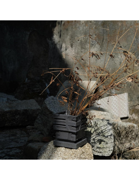 Maceta Cuadrada de Resina Forkai 13.5 cm con Drenaje Maceta Cuadrada de Resina Forkai 13.5 cm con Drenaje