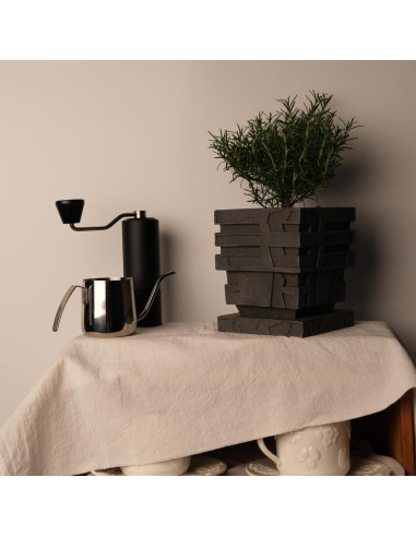 Maceta Cuadrada de Resina Forkai 13.5 cm con Drenaje