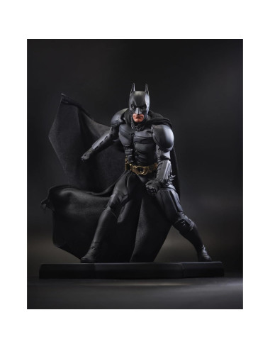 Estatua Batman El Caballero de la Noche McFarlane Toys 1:6