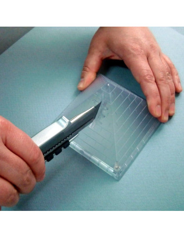 Caja de Desecho de Cuchillas NT Cutter ICD-400P 9.9x7.9 cm