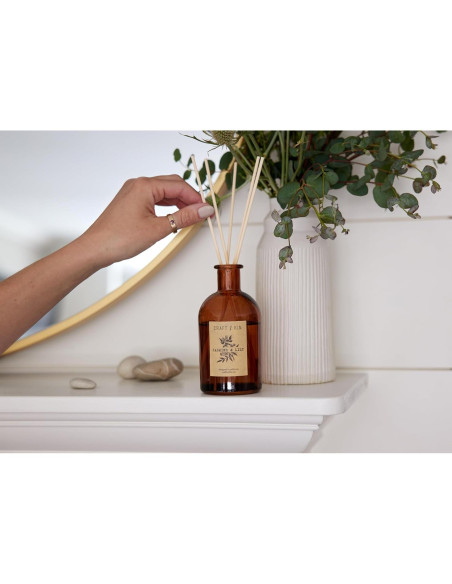 Difusor de caña Craft & Kin 163 ml Jazmín y Lirio Aromático Difusor de caña Craft & Kin 163 ml Jazmín y Lirio Aromático