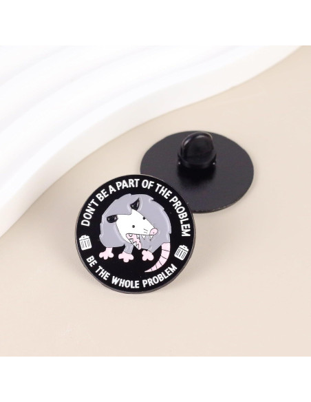 Pin de esmalte Opossum Problem - Humor sarcástico 3.81 cm Pin de esmalte Opossum Problem - Humor sarcástico 3.81 cm