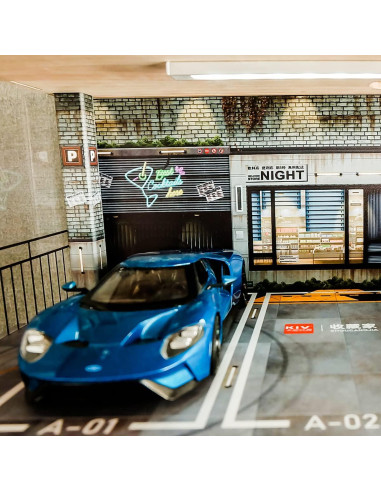 Vitrina Acrílica Kivcmds para Modelos 1:24 con Escena de Estacionamiento