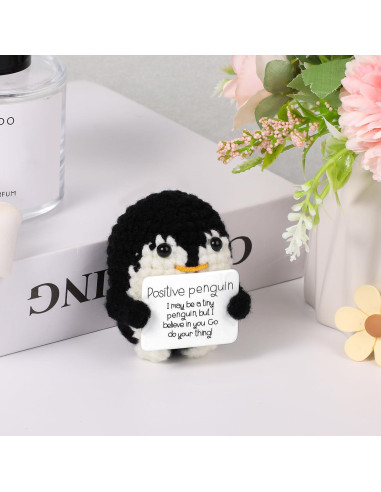 Muñeca Pingüino Tejido BOXOB 6.5 cm con Tarjeta Positiva