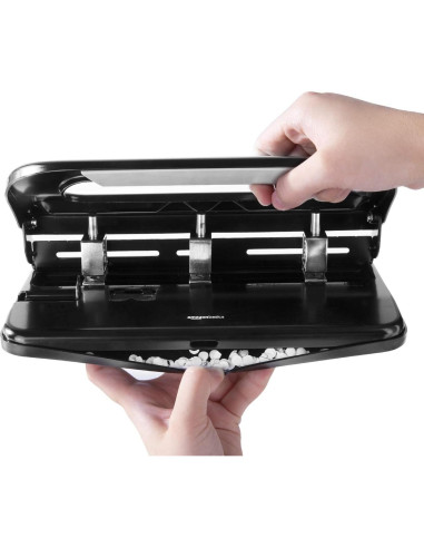 Perforadora manual Amazon Basics 3 agujeros 30 hojas negra