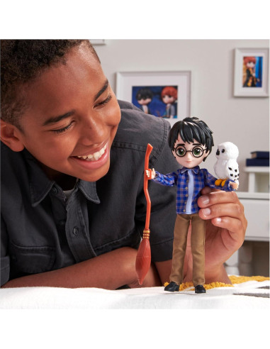 Muñeca Harry Potter 20 cm con Capa de Invisibilidad y Accesorios