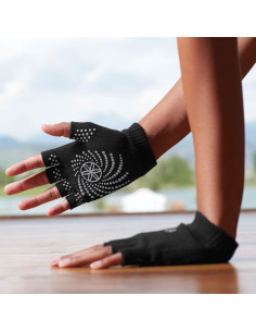 Guantes de Yoga Gaiam Negros con Agarre Antideslizante 2