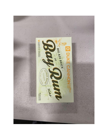 Jabón Duke Cannon Big Brick 283g Aroma Ron de Bahía + Fregador Táctico