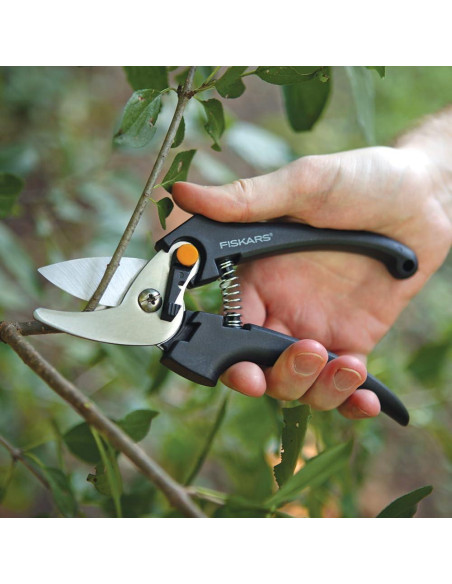Tijera de Poda Fiskars de Acero Inoxidable 6.35 cm Negra Tijera de Poda Fiskars de Acero Inoxidable 6.35 cm Negra