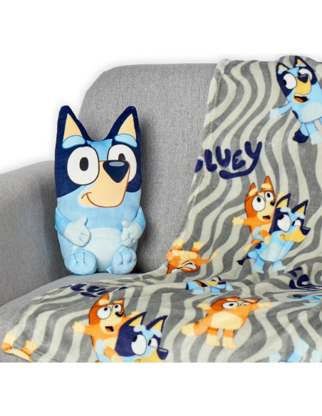 Conjunto Manta y Almohada Abrazo Bluey 127x152 cm Suave Conjunto Manta y Almohada Abrazo Bluey 127x152 cm Suave